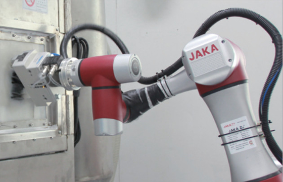 Εύκαμπτο JAKA 6 άξονας 819mm συνεργάσιμο ρομπότ συγκόλλησης ωφέλιμων φορτίων προσιτότητας 7kg με Binzel