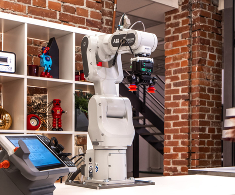 Βραχίονας ρομπότ Cobot CRB1100 άξονα ABB 6 με την πένσα ρομπότ RobotiQ για το ρομπότ συνελεύσεων