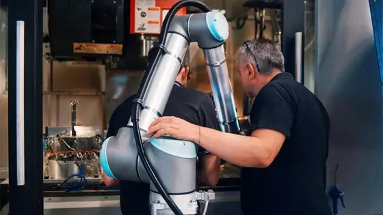 Ρομπότ UR UR10 Cobot με συνεργάσιμο ρομπότ τύπων LEHS 3-δάχτυλων πενσών SMC το ηλεκτρικό για Palletizing το χειρισμό