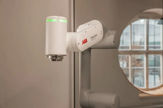 ABB GoFa CRB15000 Cobot με συνεργάσιμο ρομπότ τύπων LEHF 2-δάχτυλων πενσών SMC το ηλεκτρικό