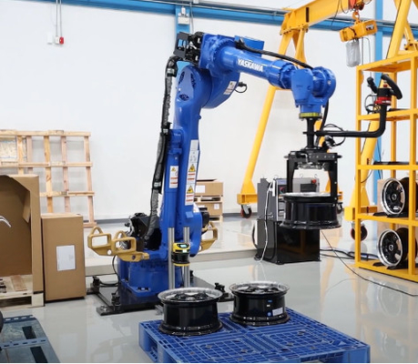 Ισχυρός διαχειριζόμενος Yaskawa ρομπότ βιομηχανικός 6 άξονας ωφέλιμων φορτίων βραχιόνων 180kg υψηλός GP180