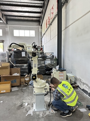 mig MAG άξονας ρομπότ συγκόλλησης fd-B4S 7 με τη ρομποτική μηχανή συγκόλλησης P400 για τη λύση συγκόλλησης OTC