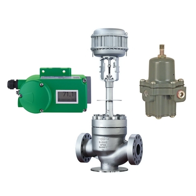 Βαλβίδα ελέγχου ροής με Foxboro SRD998 Valve Positioner και Fisher 67CFR Filter Regulator