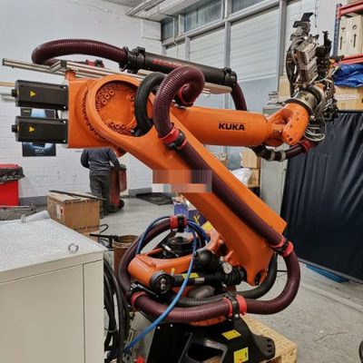 KUKA KR 360 R2830 F με CNGBS Finger Gripper και Robot Dress Pack για την επιλογή και τοποθέτηση ως εξοπλισμός χειρισμού υλικών