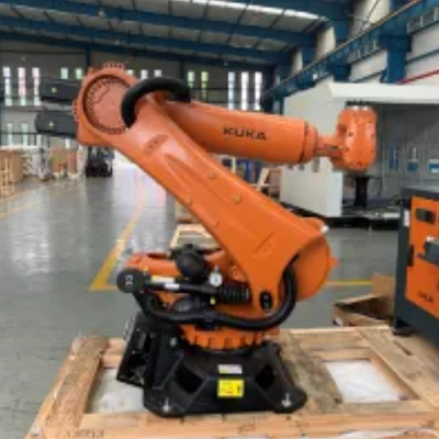KUKA KR 210 R2700 Ρομπότ βιομηχανικής κατασκευής με γραμμικές οδηγίες CNGBS για την συναρμολόγηση κινητήρα