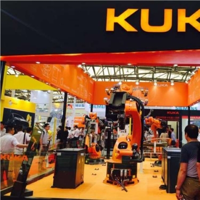 Ρομπότ Kuka KR 70 R2100 με σταθμό καθαρισμού όπλων CNGBS για αυτοματοποίηση συγκόλλησης με ρομποτικό βραχίονα 6 άξων