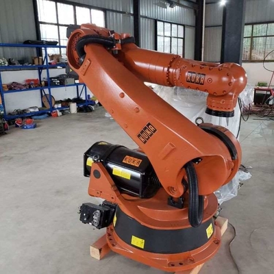 Ρομπότ Kuka KR 70 R2100 με σταθμό καθαρισμού όπλων CNGBS για αυτοματοποίηση συγκόλλησης με ρομποτικό βραχίονα 6 άξων