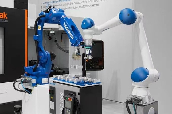 YASKAWA MOTOMAN GP12 με καραμπίνα συγκόλλησης ως ρομπότ συγκόλλησης για εργοστάσιο βιομηχανικό ρομπότ