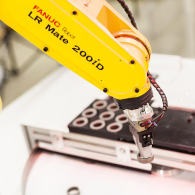 FANUC LR Mate 200iD 6 άξονες Βιομηχανικό Ρομποτικό Χέρι Με Κρατήρα CNGBS Για Συνέλευση Μηχανών