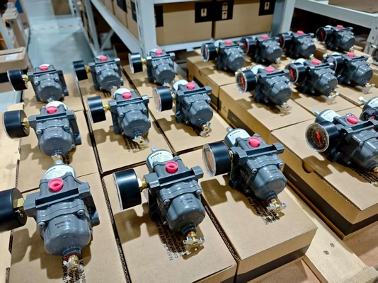 Ρυθμιστής πίεσης Fisher 67CFR από κράμα χάλυβα 450 psig 1/4 NPT