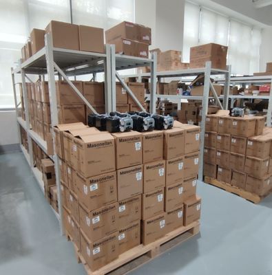 Βαλβίδα ελέγχου με έξυπνο ελεγκτή θέσης βαλβίδας Baker Hughes Masoneilan SVI2-21123121 SVI2-21123121 με πνευματικό ενισχυτή YTC YT-200