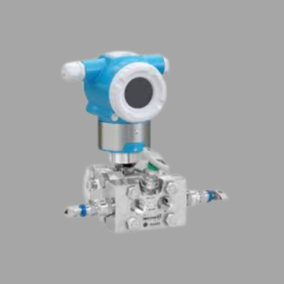 Pressure/flow control unit with Endress+Hauser Proline Prowirl R 200 flowmeter and Deltabar PMD50 differential pressure transmitter.