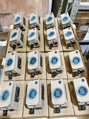 Πνευματικό έξυπνο Positioner 3730-31001 Samson με τη βαλβίδα πεταλούδων και τη βαλβίδα σωληνοειδών Asco