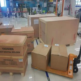 Ρομπότ συγκόλλησης τόξων άξονα Motoman AR1440 6 Yaskawa που παρέχει στη γρήγορη και ακριβή απόδοση τον ελεγκτή ρομπότ YRC1000