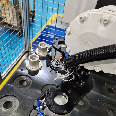 6 το ωφέλιμο φορτίο 300kg άξονα IRB6700 1525kg φθάνει στο αλέθοντας ρομπότ 2700mm