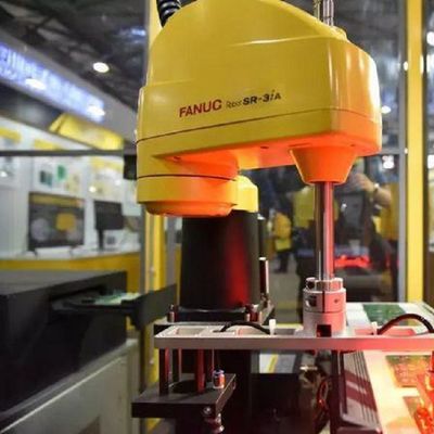 4 ρομπότ SR-3iA Aixs Scara με το ρομποτικό βραχίονα ωφέλιμων φορτίων 3kg ως μηχανή επιλογών και θέσεων για τον εξοπλισμό υλικού χειρισμού