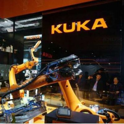 Χειρισμός του ρομποτικού βραχίονα KR 470 PA με το χειριστή 5 άξονα ως βιομηχανικό ρομπότ