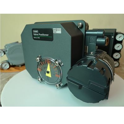 Electro-pneumatic Positioner 3720 προσθέτει τον ηλεκτρικό μετατροπέα 3722 του σώματος βαλβίδων ως Positioner βαλβίδων