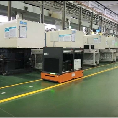 Ρομπότ AGV Q3-600C ωφέλιμο φορτίο 600kg με CNGBS Cobot Robot Arm για το έργο αυτοματισμού ως AGV